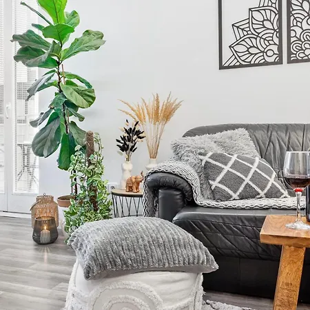 Natural-style In The Centre Of *