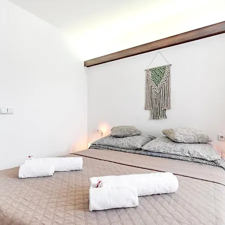 Natural-style In The Centre Of