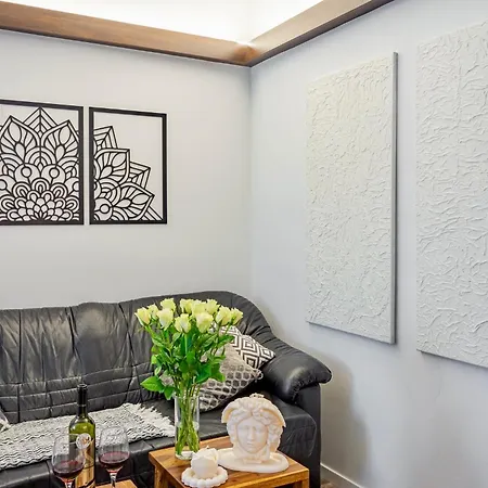 Natural-style In The Centre Of